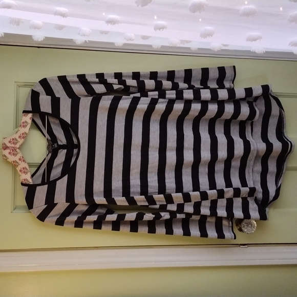 Women's Hot Topic long sleeve grey black striped spine ribbon tunic top M - Picture 1 of 6